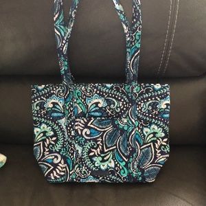 Small Vera Tote in blue medallion